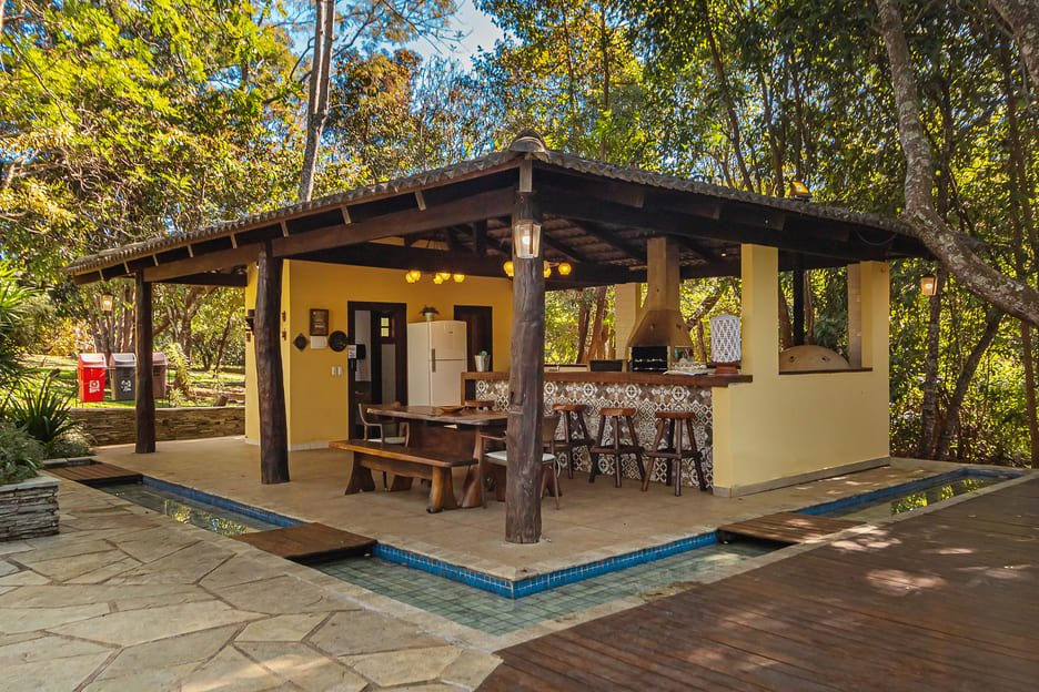 Área gourmet externa com churrasqueira da Casa Solar